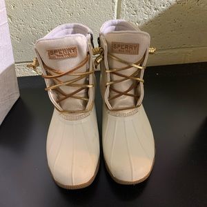 Selling my sperry boots! Only worn a few times. True to size.